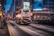 【美股】納指收跌4%創(chuàng)2022年9月以來(lái)最大跌幅，特斯拉重挫15%距高點(diǎn)已腰斬