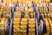 金價(jià)回調(diào)，部分品牌金飾價(jià)格跟跌！上車還是離場(chǎng)？