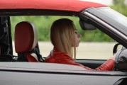 怎么注冊(cè)滴滴車司機(jī)？這是一個(gè)非常重要的問(wèn)題，因?yàn)樗婕暗侥愕氖杖牒蜕?。以下是一些基本的步驟，供你參考，滴滴出行如何成為一名正式的網(wǎng)約車司機(jī)?