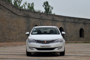 如何評(píng)價(jià)榮威款車？該車在性能和配置上表現(xiàn)如何？