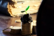現(xiàn)貨黃金周一高開24美元，最高至3398美元/盎司