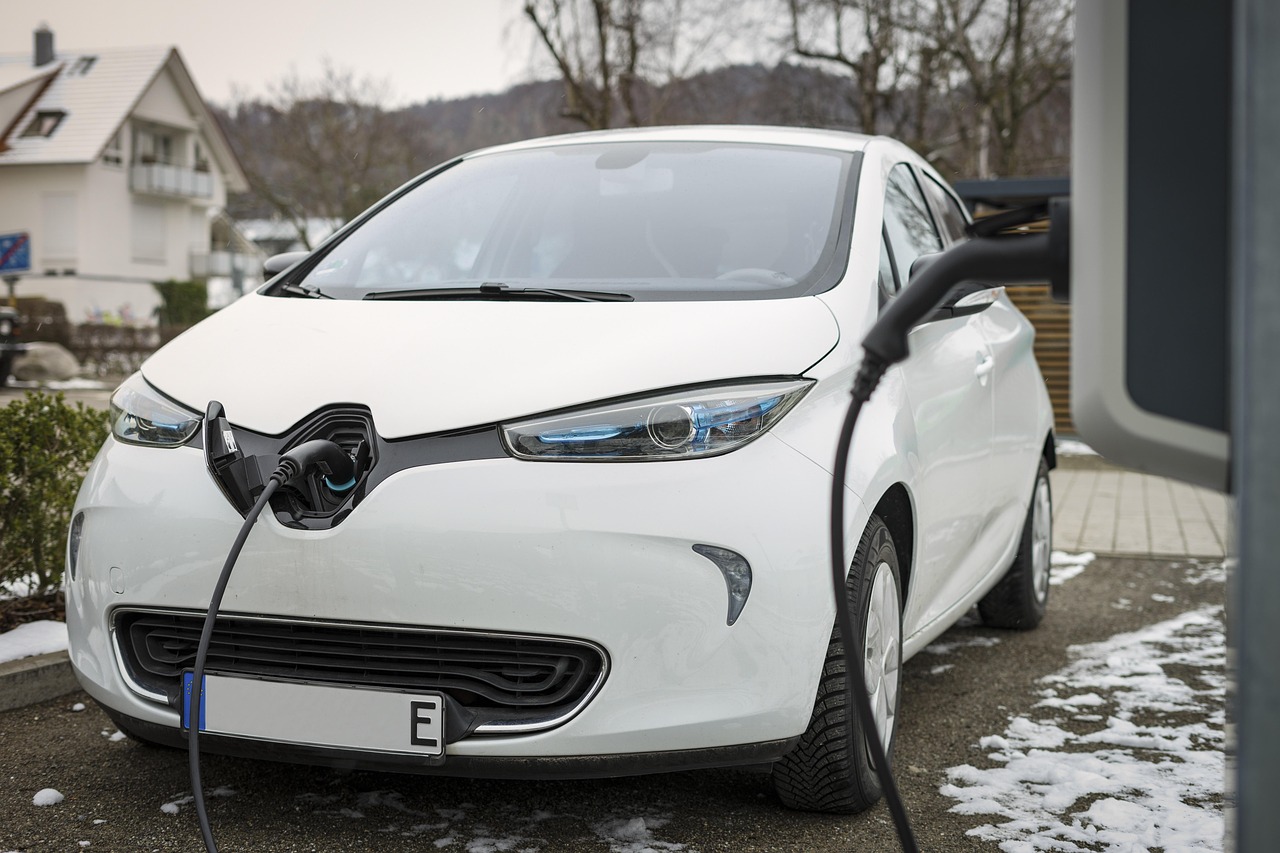 汽車早報｜問界汽車累計交付量達70萬輛 特斯拉下調(diào)香港Model 3售價