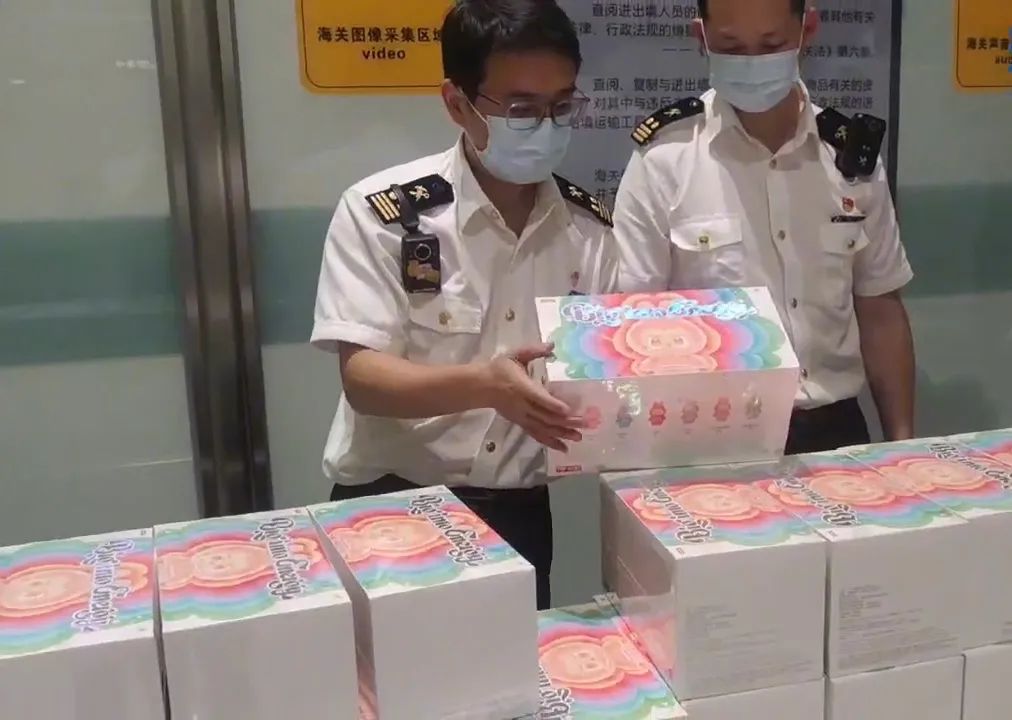 2人帶144個(gè)泡泡瑪特玩偶入境，被海關(guān)查獲！